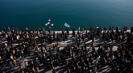 Γερμανικός Τύπος για «προσφυγικό χάος στα ελληνικά νησιά» – «Θέλουμε να βοηθήσουμε, αλλά κάποιος πρέπει να ζητήσει τη βοήθειά μας»