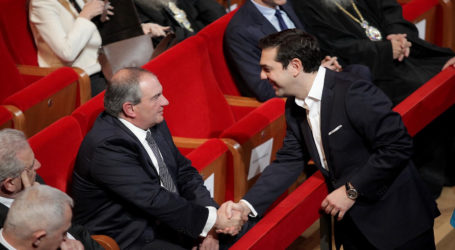 Ο δραματικός διάλογος Τσίπρα – Καραμανλή τον κρίσιμο Ιούλιο του 2015: «Εσύ θα είσαι υπεύθυνος»!