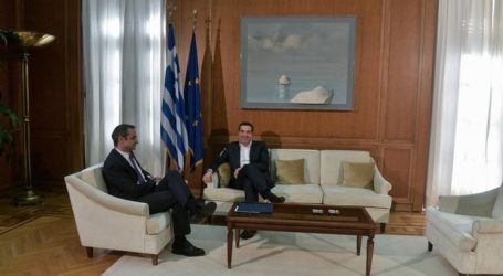 Τετ-α-τετ Τσίπρα – Μητσοτάκη: Οι ατάκες για τη γυμναστική και το νερό