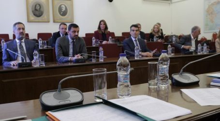 Σε δύσκολη θέση ο Παπαγγελόπουλος μετά τις “βόμβες” Μιωνή για εκβιασμό