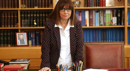 Το (μη) θέμα με το θρησκευτικό όρκο της Αικατερίνης Σακελλαροπούλου