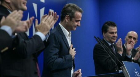 Ο Μητσοτάκης δεν «χαρίζει» το κέντρο στο ΣΥΡΙΖΑ, βάζει φρένο σε σενάρια για εκλογές