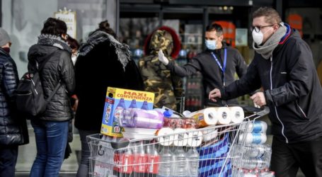 Κοροναϊός: Οι καταναλωτές γεμίζουν τα καλάθια με αντισηπτικά και όσπρια