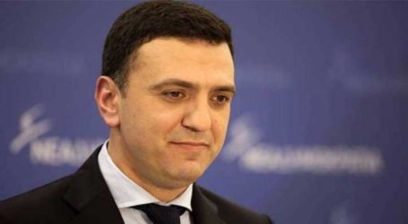 Επικό τρολάρισμα στον Κικίλια από τις «Τελεταί Μπούκουρας» για τον Κοροναϊό (ΦΩΤΟ)