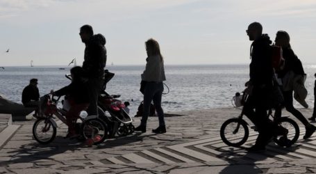 Έτσι διαλύθηκε η μεσαία τάξη – Χαμηλοί μισθοί και φορολογική αφαίμαξη