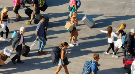 Ανησυχία και στον τουρισμό λόγω κορωνοϊού – Ξενοδόχοι: «Αν σταματήσει ο κόσμος να ταξιδεύει, τελειώσαμε»