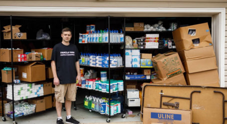 Ένας έμπορος της Amazon έχει στην αποθήκη του 17.700 μπουκάλια απολυμαντικού χεριών αλλά δεν μπορεί να τα πουλήσει πουθενά