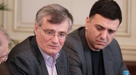 Σύσκεψη στο υπ.Υγείας – Τα νέα περιοριστικά μέτρα και η απόφαση για τα σχολεία