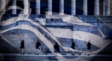 Επέτειος 25ης Μαρτίου: “Μένουμε σπίτι” χωρίς παρελάσεις, με πτήσεις Mirage και σημαίες στα μπαλκόνια