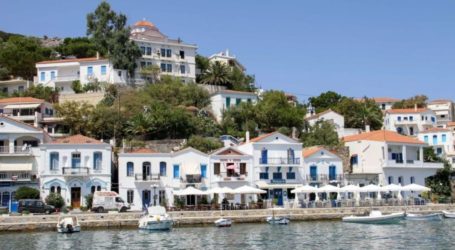 Ικαρία: Έξαλλος ο ηλεκτρολόγος – «Ούτε ο 25χρονος ούτε η μητέρα του με ενημέρωσαν ότι έχει κορωνοϊό»!