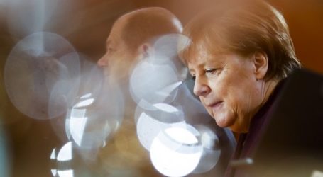 Η Μέρκελ συνάντησε αιφνιδίως τον στρατάρχη Χαλίφα Χάφταρ