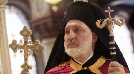 Σε άλλη γραμμή ο Ελπιδοφόρος από τη ΔΙΣ για κορονοϊ και Θεία Κοινωνία: Μπορείτε να λατρεύετε τον Θεό και στο σπίτι σας
