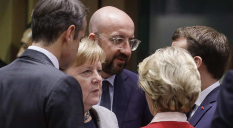 «Ώρα για κορωνο-ομόλογο»: Διχασμός στα γερμανικά ΜΜΕ και μαζικά πυρά κατά της Μέρκελ