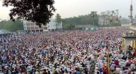 Μαζική προσευχή Μουσουλμάνων στο Μπαγκλαντές έχει εντείνει τον φόβο για ξαφνική έξαρση της επιδημίας στην χώρα