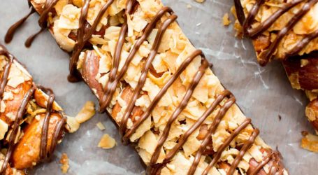 Σπιτική μπάρα δημητριακών με σοκολάτα και αμύγδαλα