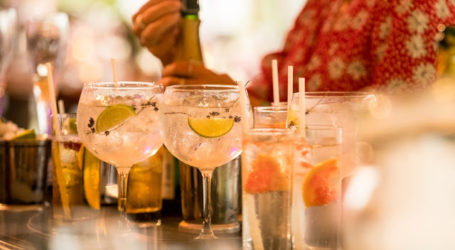 Η δεξίωση στη Κηφισιά, ο κορονοϊός και ο διάσημος γιατρός- Απορίες και συμπεράσματα