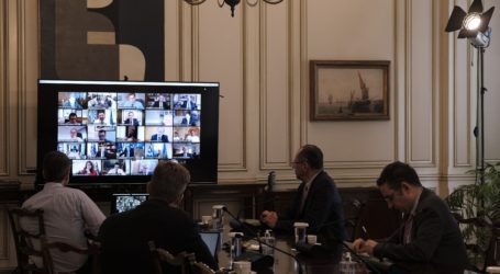 Το αυτογκόλ Βρούτση με το κορωνο-voucher και τα σενάρια ανασχηματισμού – Με ανεβασμένες μετοχές Μόσιαλος και Σκυλακάκης