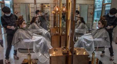 Νέοι κανόνες σε κομμωτήρια και καταστήματα – Προσοχή στο πιστολάκι, πώς θα δοκιμάζουμε ρούχα