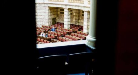 Πεδίο αντιπαράθεσης κυβέρνησης και αξιωματικής αντιπολίτευσης η καμπάνια ενημέρωσης για τον κορονοϊό