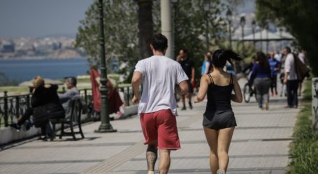 Δήμαρχος Φαλήρου: Εξαλλος με τον συνωστισμό – Εδιωχνε τον κόσμο από τον Φλοίσβο