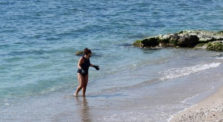 Πώς θα κάνουμε φέτος μπάνιο στη θάλασσα;- Απαντά ο καθηγητής λοιμωξιολογίας του ΑΠΘ Παύλος Νικολαΐδης