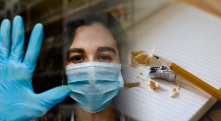 Πληθαίνουν οι φωνές επιστημόνων ενάντια στο καθολικό άνοιγμα των σχολείων