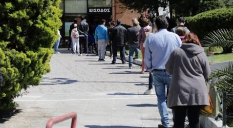 Επικίνδυνη χαλαρότητα με ουρές και συνωστισμό – Διπλασιασμός προστίμων και συνεχείς περιπολίες