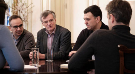 Κορονοϊός: 80% εμπιστοσύνη στον Μητσοτάκη, 89% στον Τσιόδρα