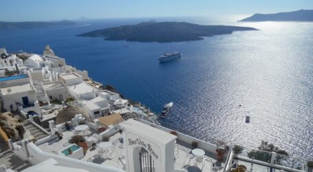 Το σχέδιο του υπ. Υγείας για τον τουρισμό: Πώς θα αντιμετωπίζονται πιθανά κρούσματα στα νησιά