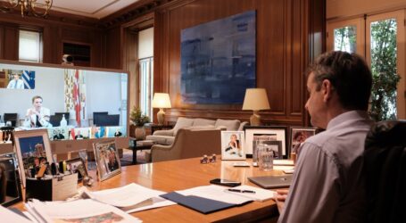 Μαξίμου: Βήμα-βήμα η δύσκολη διαδικασία της σταδιακής άρσης της καραντίνας