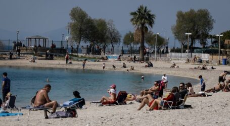 Θάλασσα, άμμος, ξαπλώστρες επί κορονοϊού: Πως θα βγούμε χωρίς κίνδυνο στην παραλία