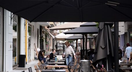 ΙΕΛΚΑ: Ενας στους τρεις Έλληνες θα πάει σε ταβέρνα, ένας στους τέσσερις θα κάνει διακοπές όπως κάθε χρόνο
