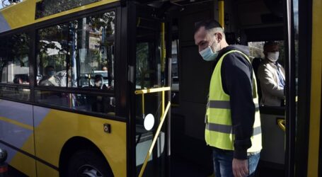 Πρώτη ημέρα “κανονικότητας”: Ο κόσμος προσέχει, μάσκες παντού, ακόμα και πλαστικές ασπίδες στα κομμωτήρια