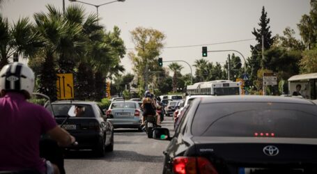 Χαμός στις οργανωμένες παραλίες – “Φράκαρε” από το μποτιλιάρισμα η παραλιακή