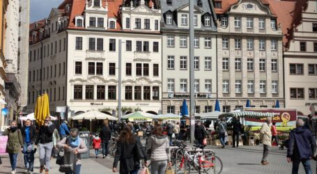 Κορωνοϊός: Πώς την «πάτησε» η Γερμανία με την άρση των μέτρων – Φόβοι μη γίνει Ιταλία