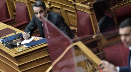 Κλιμακώνεται η πολιτική κόντρα ΝΔ -ΣΥΡΙΖΑ για οικονομία, σχολεία και Έβρο εν μέσω κορωνοϊού