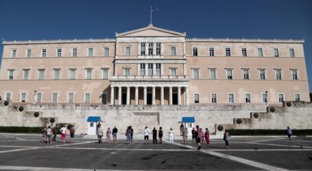 Νέοι ύμνοι του γερμανικού τύπου για Ελλάδα: Πώς αντλεί δύναμη από την κρίση του κορονοϊού