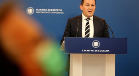 Πέτσας για υπαίθρια πάρτι: Κλείσιμο δημόσιων χώρων από τους δήμους όπου χρειάζεται – Όσοι τηρούν τα μέτρα δεν είναι κορόιδα