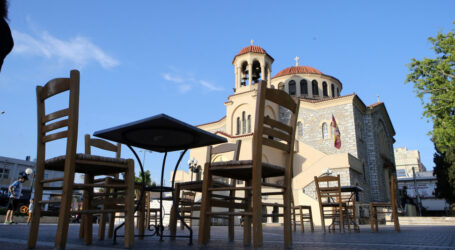 Νέες τάσεις στην εστίαση: Καταστηματάρχες νοικιάζουν ανοικτούς χώρους, «μετακομίζουν», μετρούν αποστάσεις με μεζούρες