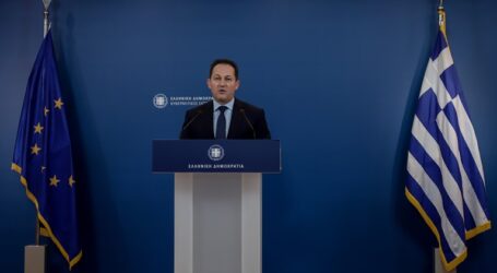 Απάντηση Πέτσα στον ΣΥΡΙΖΑ για τα 20 εκατ. ευρώ στα ΜΜΕ: Θα δημοσιευτούν μόλις ολοκληρωθεί η διαδικασία