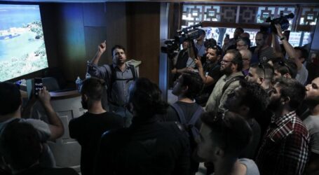 «Έφοδος» των εργαζομένων στον Τουρισμό στο υπουργείο – Δεσμεύτηκε να μεταφέρει τα αιτήματά τους ο Θεοχάρης (vids)