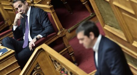 Το μπρα ντε φερ Μητσοτάκη-Τσίπρα στη Βουλή για την ύφεση- Οι δημοσκοπήσεις και το «φρένο» στα σενάρια πρόωρων εκλογών