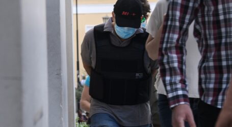 Ψευτογιατρός: Η «θεραπεία» με τον… αποχυμωτή και οι ενέσεις… από το Βατικανό» [vids]