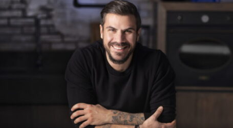 Άκης Πετρετζίκης: Σε γνωστό τηλεπαιχνίδι στο BBC