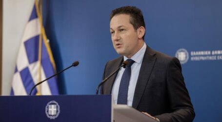 Πέτσας: Αν χαλαρώσουμε, θα το πληρώσουμε – Πάμε με το σχέδιο «άμυνα στην πανδημία και επίθεση στην οικονομία»