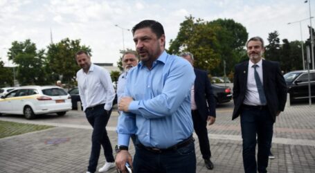 Κορονοϊός: Έκτακτη τηλεδιάσκεψη του πρωθυπουργού με τον Σωτήρη Τσιόδρα και τον Νίκο Χαρδαλιά  – ΒΙΝΤΕΟ