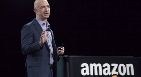 Τι γυρεύει στο Χαλάνδρι ο Mr Amazon;