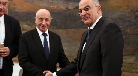 Δένδιας από Λιβύη: Ιστορικές οι ευθύνες της Τουρκίας – «Ναι» σε ΑΟΖ όχι αυθαίρετα όπως έκαναν Ερντογάν – Σάρατζ