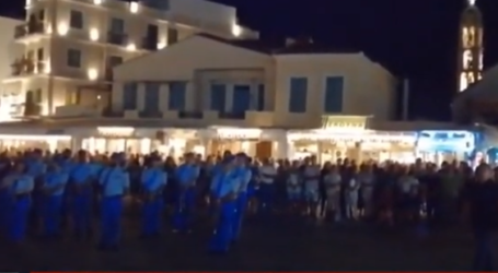 Συγκλονιστικό βίντεο: Έψαλαν τον Ακάθιστο Ύμνο στην Τήνο για την Αγιά Σοφιά