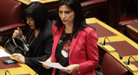 Αίρεται η ασυλία της Κασσιμάτη του ΣΥΡΙΖΑ για το “Μπάτσοι γουρούνια δολοφόνοι”